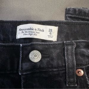 Abercrombie & Fitch The ‘90’s Relaxed Jean Ultra High Rise